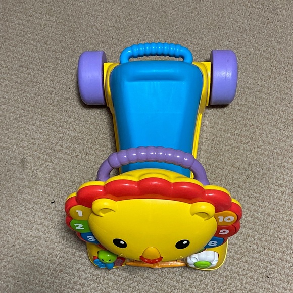 Fisher-Price 3-in-1 Sit, Stride &
Ride Interactive Lion - Picture 4 of 17